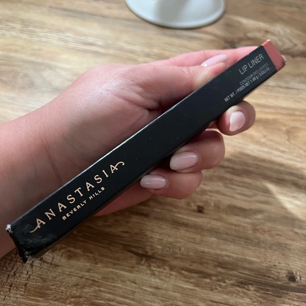ANASTASIA BEVERLY HILLS • LIP LINER • SANDSTONE